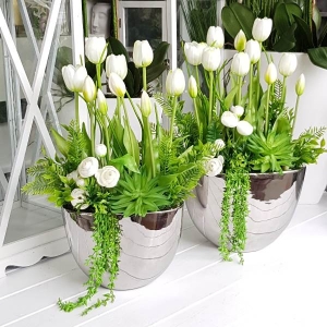 Kompozycja Lilia tulipany białe donica silver M