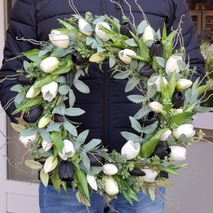Wianek wiosenny silikonowe tulipany czarne białe 45cm