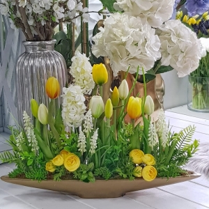 Kompozycja Milena hiacynty szafirki tulipany złota łódka 50cm 