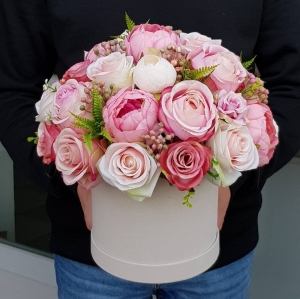 Flowerbox Sandra kwiaty w pudełku box na prezent welur L