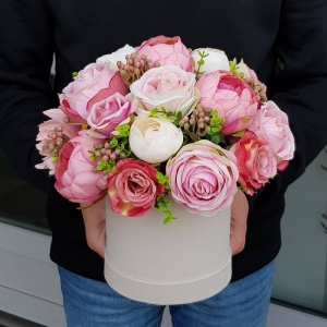Flowerbox Sandra kwiaty w pudełku box na prezent welur M