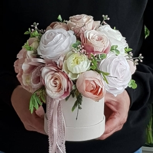 Flowerbox Sharon kwiaty w pudełku box na prezent welur S