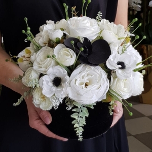 Flowerbox Black kwiaty w pudełku box na prezent welur M