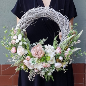 Wianek na drzwi kominek faszyna Hilda różowy 45cm