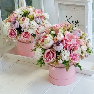 Flowerbox Samma kwiaty w pudełku box S róż