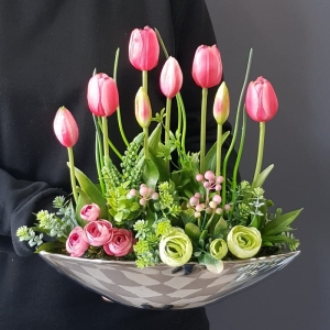 Kompozycja Canoe c. różowe kwiaty tulipany gumowe silver 33cm