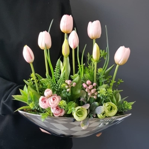 Kompozycja Canoe j. różowe kwiaty tulipany gumowe silver 33cm