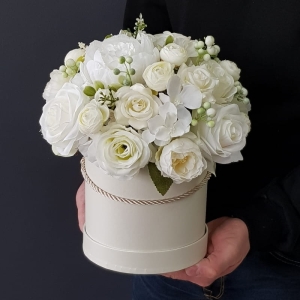 Flowerbox na prezent kwiaty premium box Alena M ecru