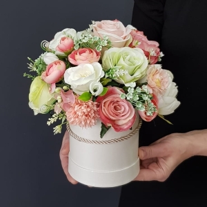 Flowerbox kwiaty kompozycja w pudełku Berta S