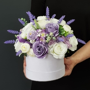 Flowerbox kwiaty kompozycja w pudełku welur Xenia 