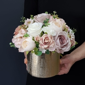 Kompozycja kwiaty róże flowerbox Donna gold