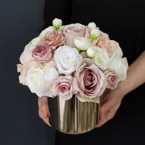 Kompozycja kwiaty róże flower box Donna gold de luxe
