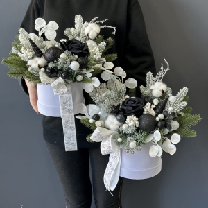 Flower box zima święta kompozycja w pudełku welur M czarno-biały