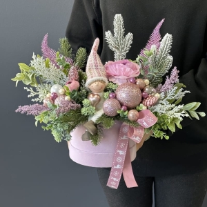 Flower box zima święta kompozycja w pudełku dziecko figurka welur M różowa - oststnia sztuka