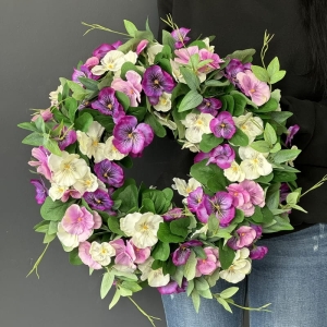 Wianek kwiatowy kompozycja bratki wiosna lato 45cm Fiore wz.2