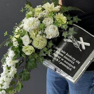 Kwiatowa księga książka nagrobna kwiaty stroik na grób kompozycja wiązanka Astria wz.3