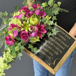 Kwiatowa księga książka nagrobna kwiaty stroik na grób kompozycja wiązanka Astria wz.5