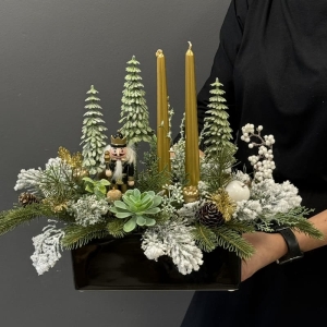 Kompozycja stroik świąteczny świece czarna dziadek do orzechów Karol