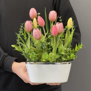 Kompozycja w donicy kwiaty tulipany silikon Linda róż