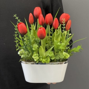 Kompozycja w donicy kwiaty tulipany silikon Linda czerwona