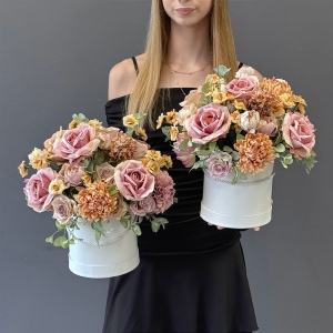 Flowerbox Elodie – subtelna kompozycja kwiatowa M