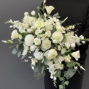 Kompozycja funeralna wiązanka nagrobna stroik na grób Lorena biała