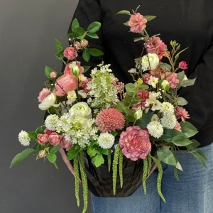 Kompozycja wiosenna „Aurora” – elegancka dekoracja kwiatowa do wnętrz wz.1