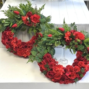 Wieniec  wianek „Verona” –  kompozycja kwiatowa premium 50cm czerwona